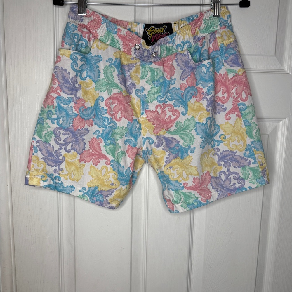 Good Vibes retro men’s shorts